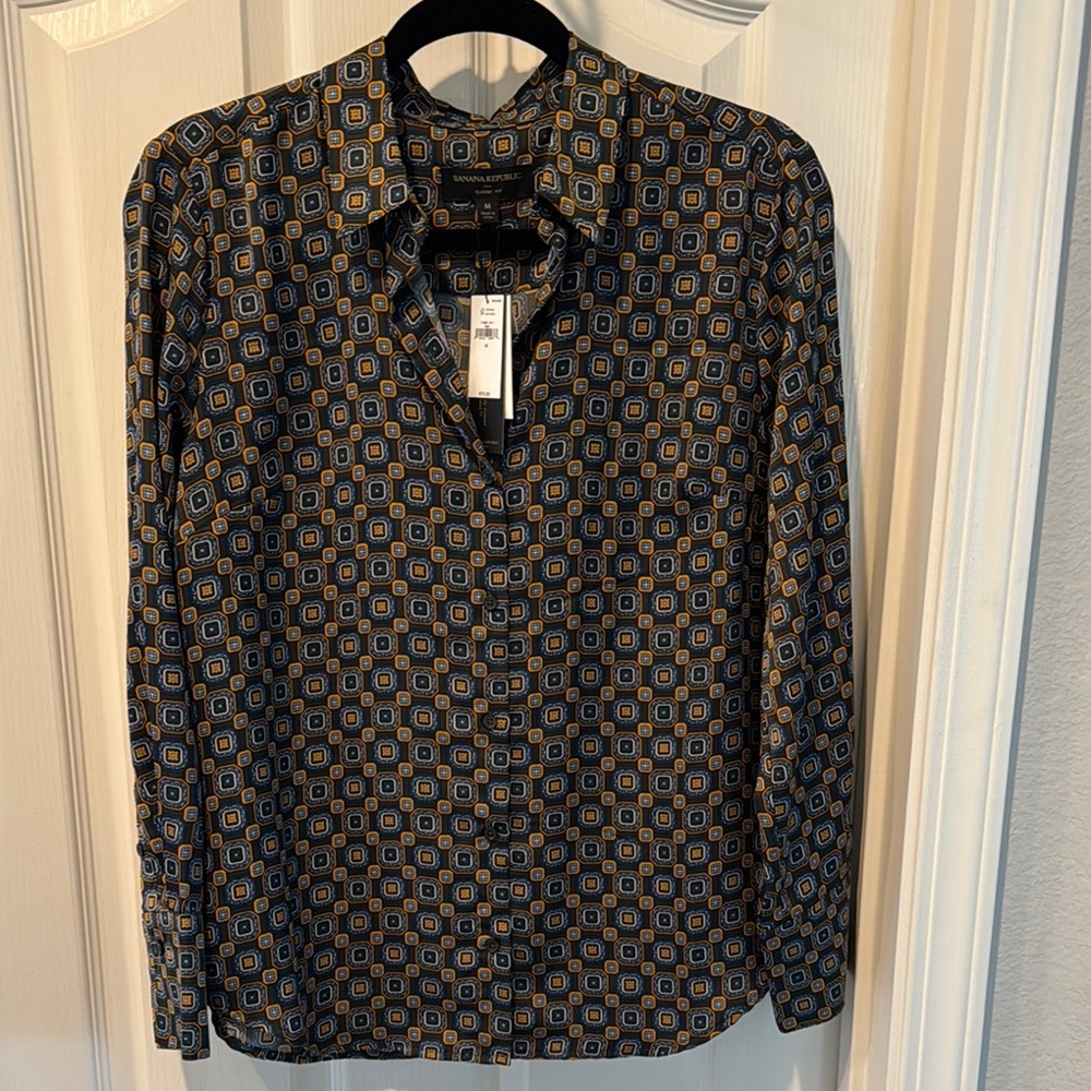 NWT Women’s Geometric Pattern Shirt - Navy and Gold